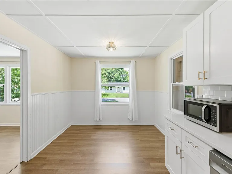 37 Hillsboro Rd — Photo 14