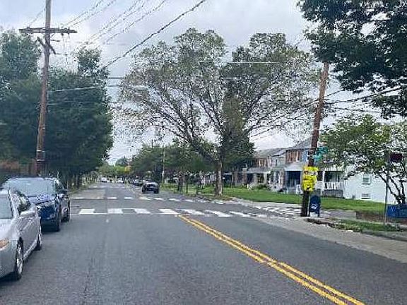Exterior Neighborhood (street photo)