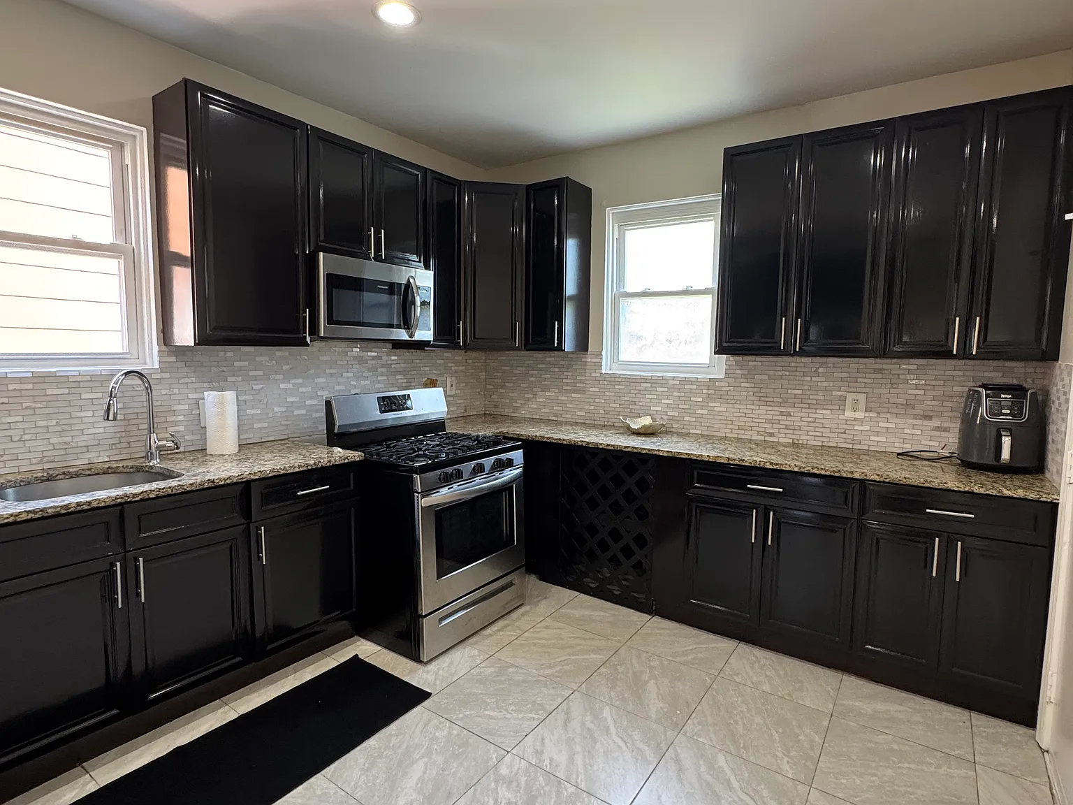 3 bed, $2,800 — Photo 2