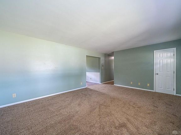 5th image of 409 E Aberdeen Dr