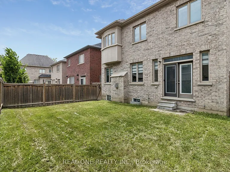 19 Rivoli Dr — Photo 50