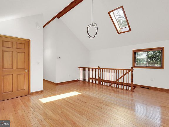 5th image of 986 Walden Rd