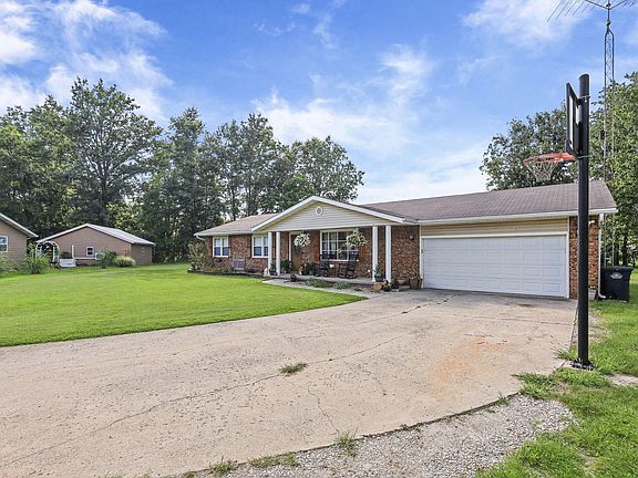 4th image of 380 Northwood Ln
