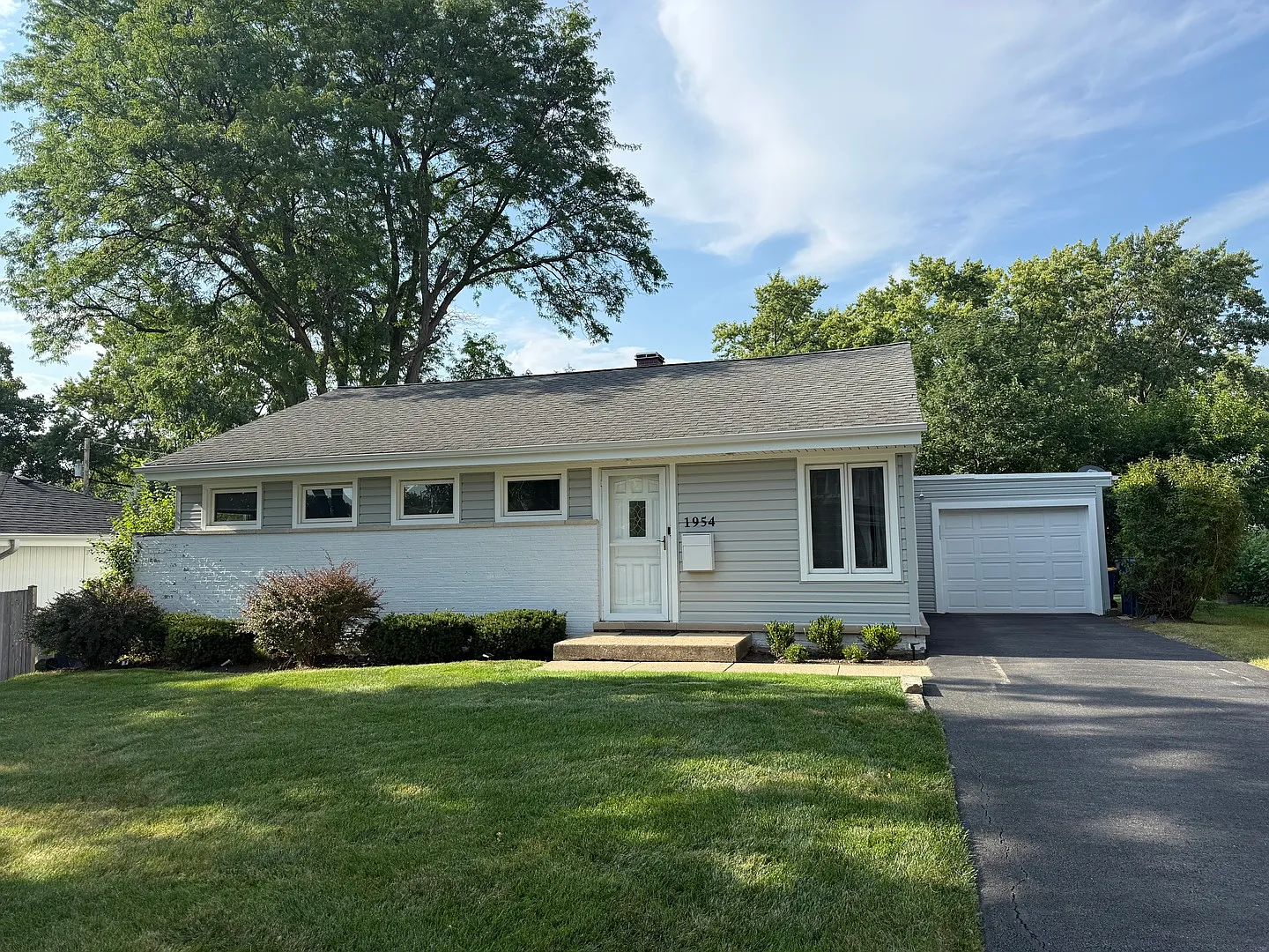 3 bed, 1315 sqft, $3,400 — Photo 1
