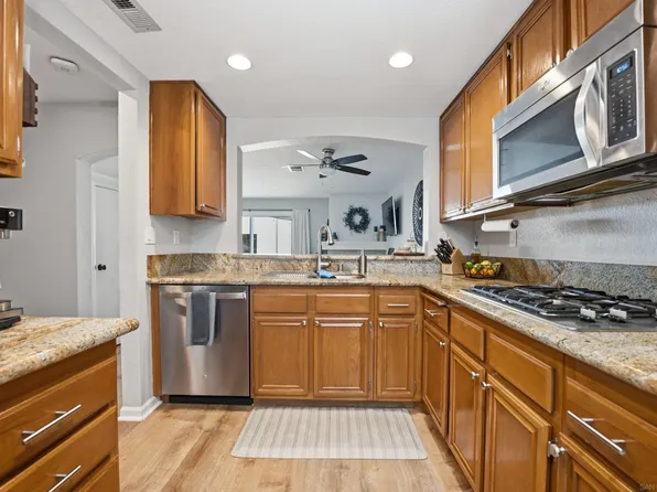 730 Breeze Hill Rd APT 273, Vista, CA 92081
