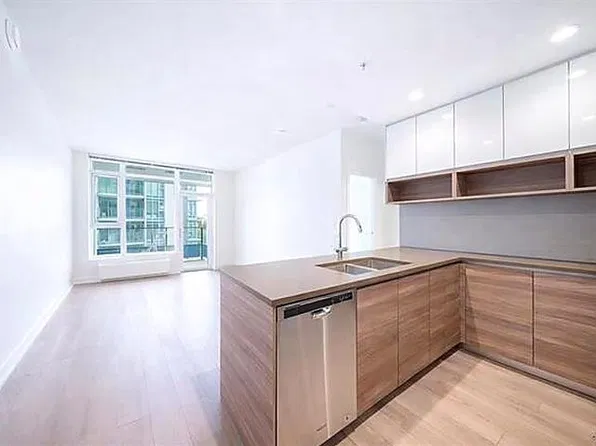 8850 University Cres #401, Burnaby, BC V5A 0C8