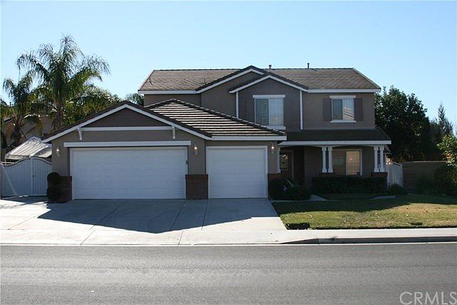 This home has been kept extremely well. Clean lines, new exterior paint, leisure pool.  Its curb appeal is just beautiful, and the inside is just as nice!