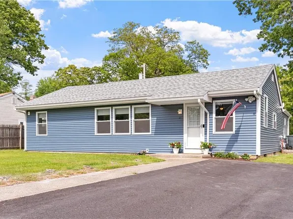 21 Meadowrue Trl, Saunderstown, RI 02874