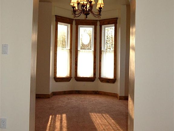 4th image of 710 Market St