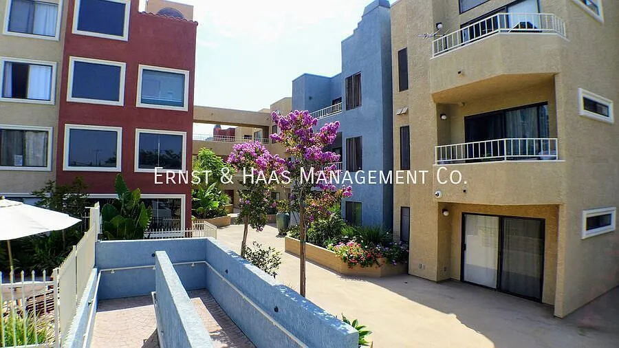 Building Photo - 550 Orange Ave #116