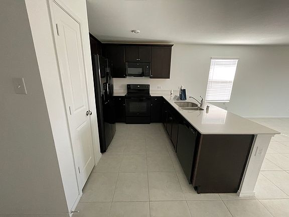 3rd image of 5650 Bristle Leaf Dr
