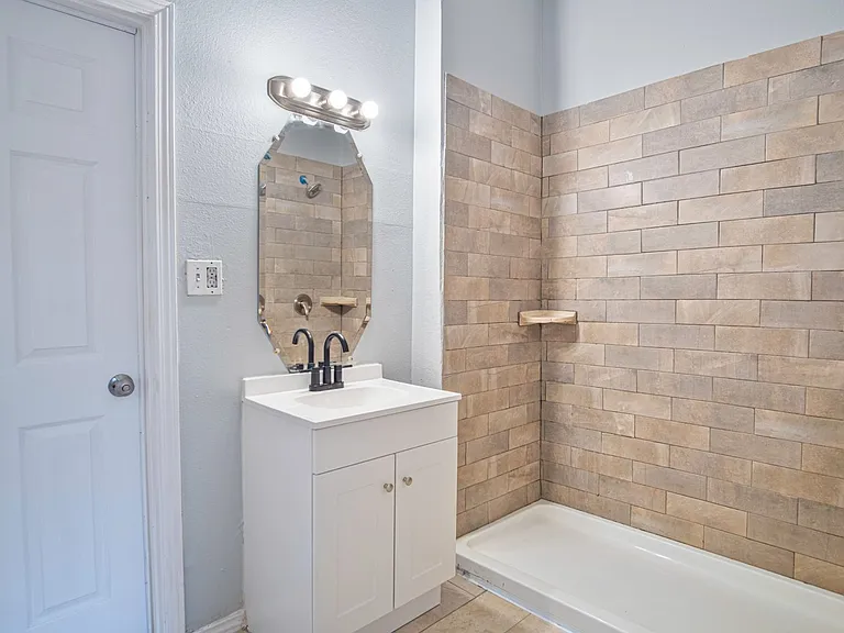 318 Vine St — Photo 10