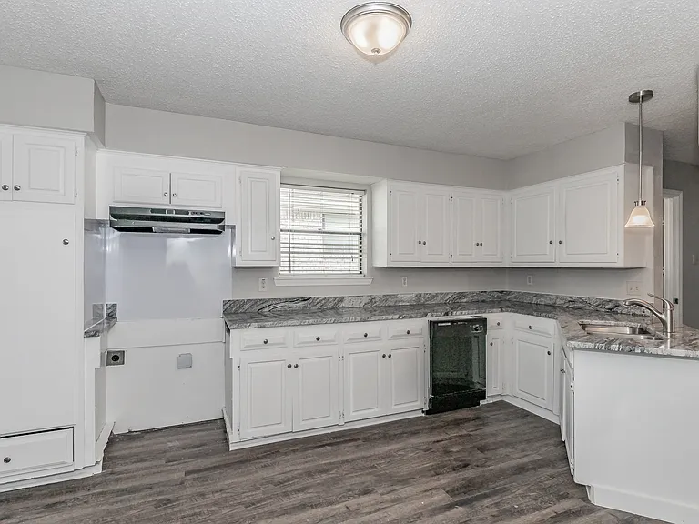 3008 Apple Valley Dr — Photo 45