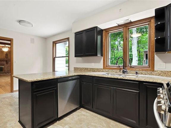 5th image of 6426 Farmington Cir