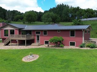 580 Skunk Hollow Rd, La Crescent, MN 55947