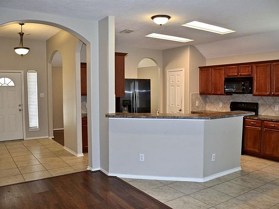 4th image of 2505 Artesia Dr