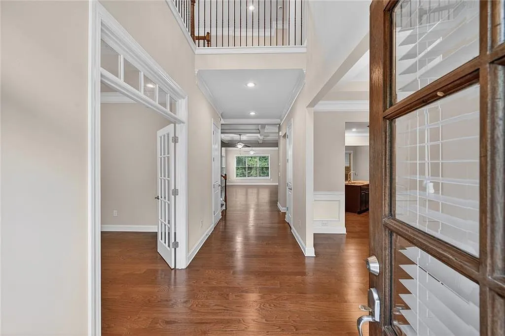 5 bed, 4.0 bath, 4208 sqft, $5,000 — Photo 3