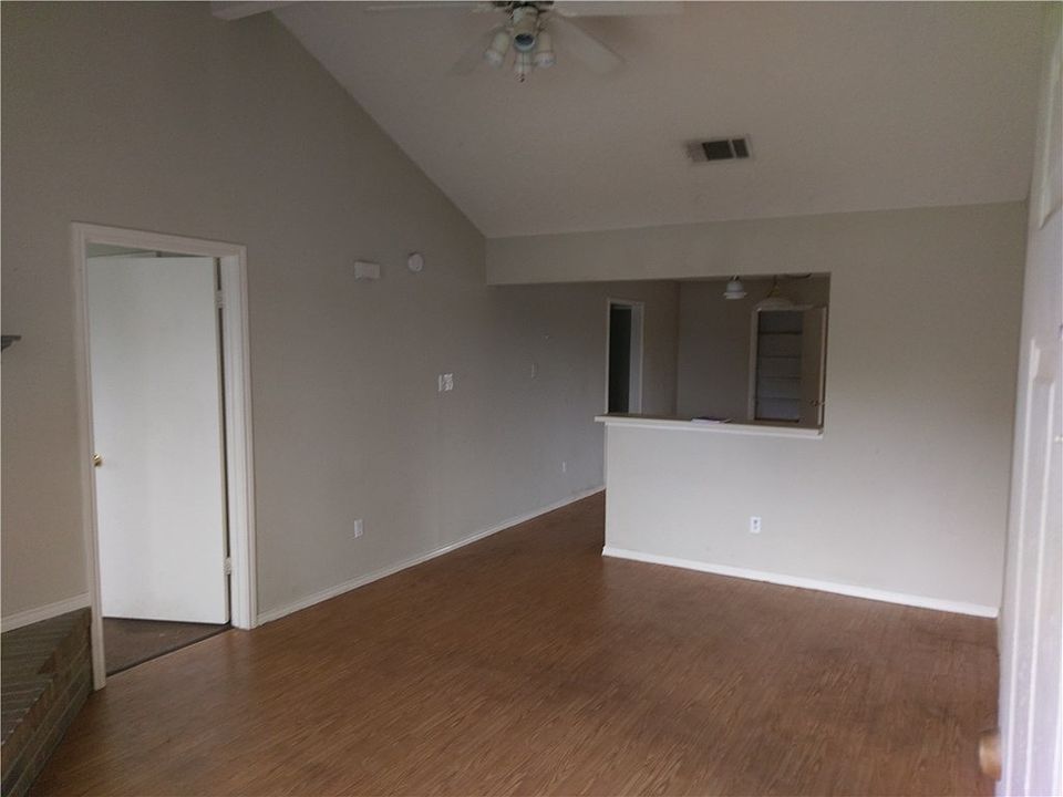 2nd image of 104 Jim Cage Ln