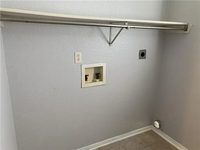 2807 Cantabrian Dr #B — Photo 12