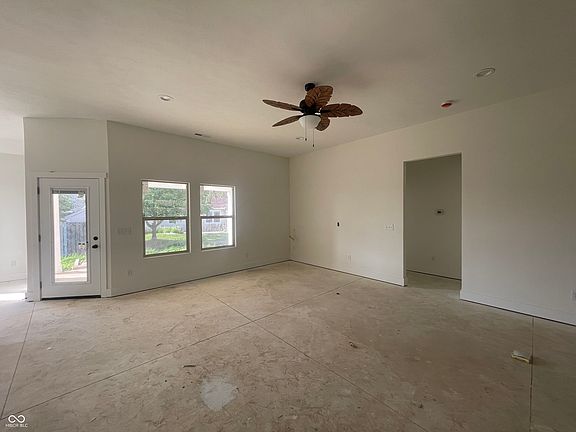2nd image of 2534 Chrystal Woods Dr