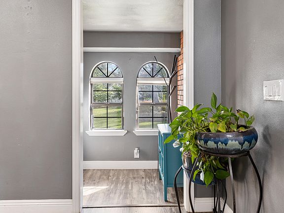 5th image of 8641 Redbank Rd