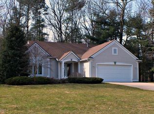 2052 Breeze Dr, Holland, MI 49424