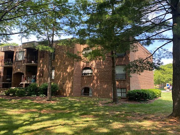 2nd image of 18 Silverwood Cir APT 4