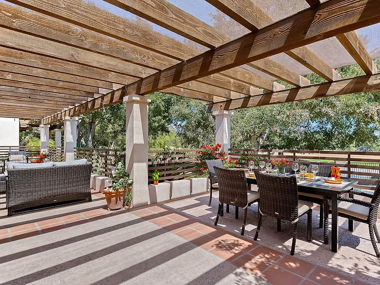 525 Las Palmas Dr — Photo 13