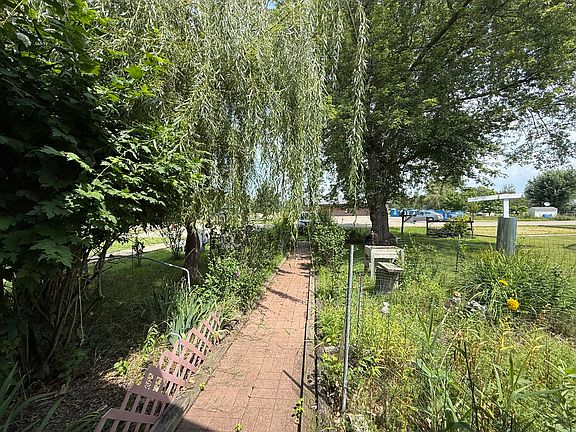 3rd image of 22-46 Woodhaven Lakes