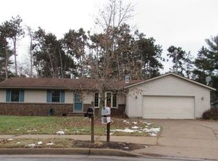 2133 Sunray Cir, Eau Claire, WI 54703