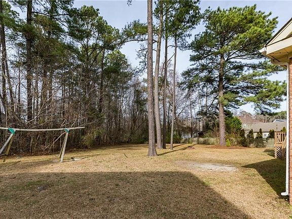 5th image of 658 Washington Dr