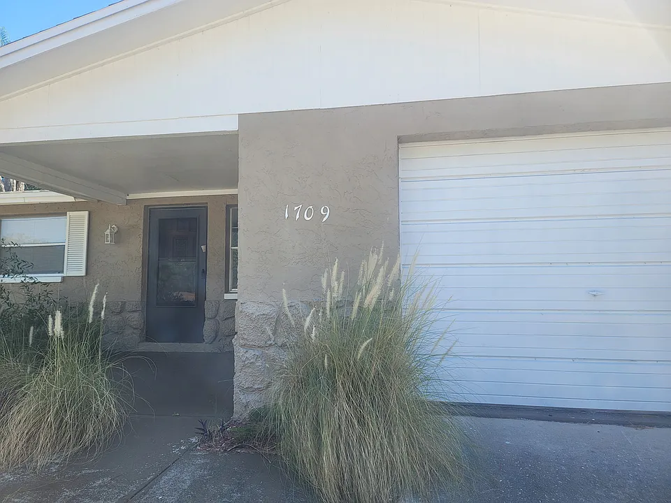 1709 Coppertree Dr