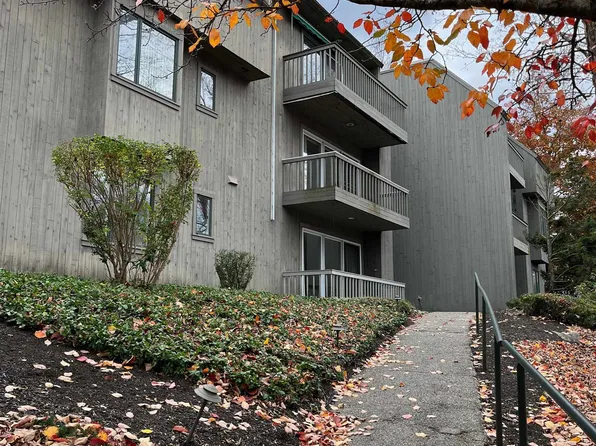 1 Pine St #C-20, Peterborough, NH 03458