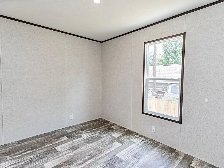 923 W Lee Rd — Photo 14