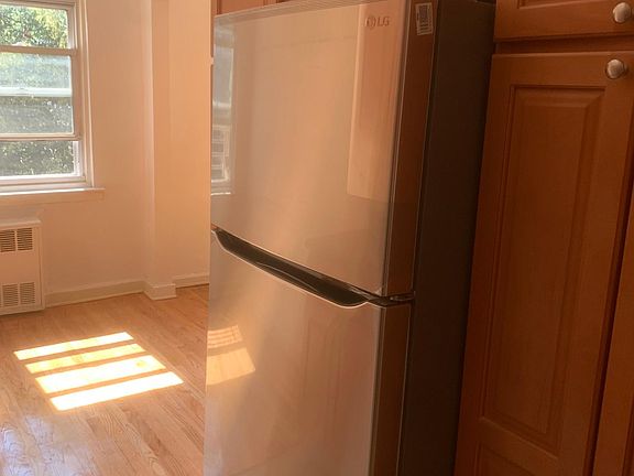 4th image of 3129 87th St #2F