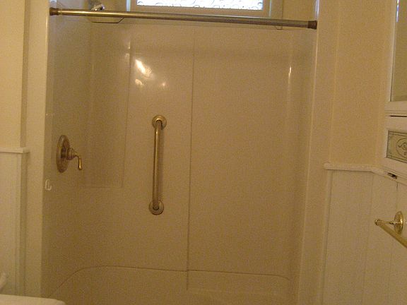 4th image of 106 Chamberlain Ct