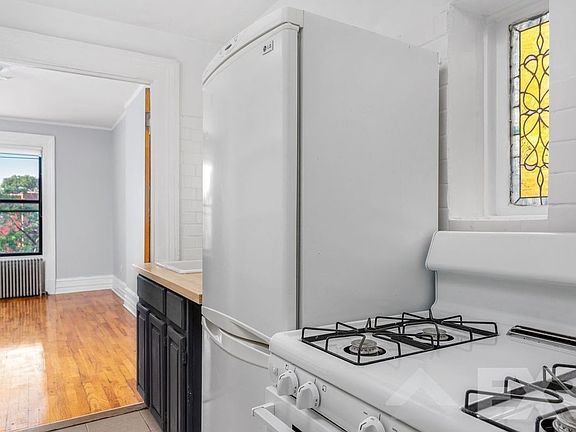 4th image of 857 Lincoln Pl #2A