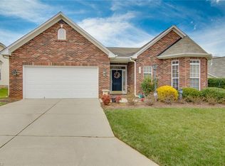 121 Riverwalk Ln, Jamestown, NC 27282