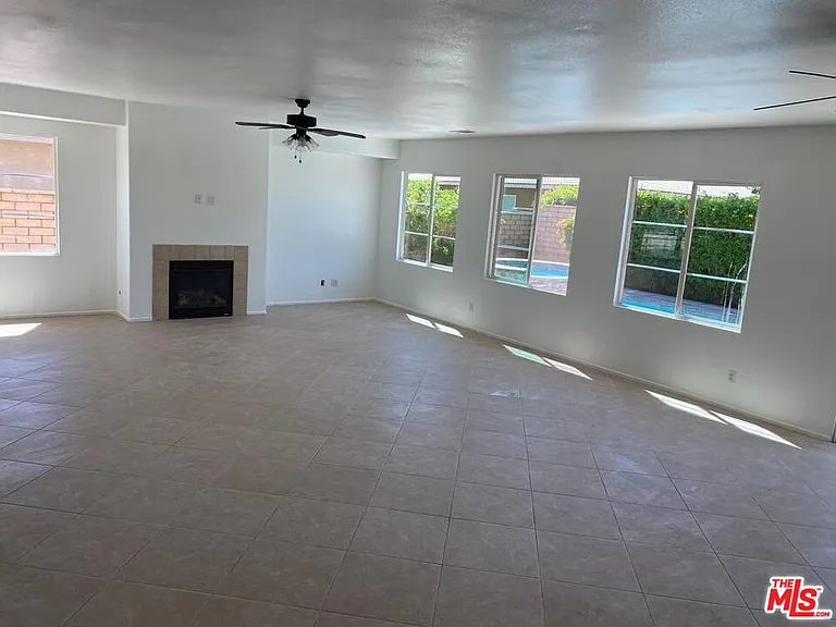 41183 Bank Ct — Photo 5