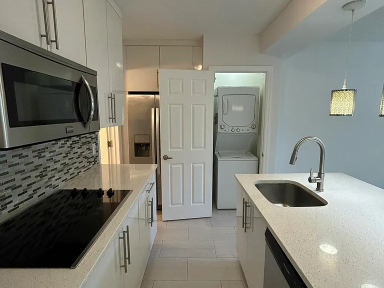 918 NE 15th Ave #4 — Photo 6