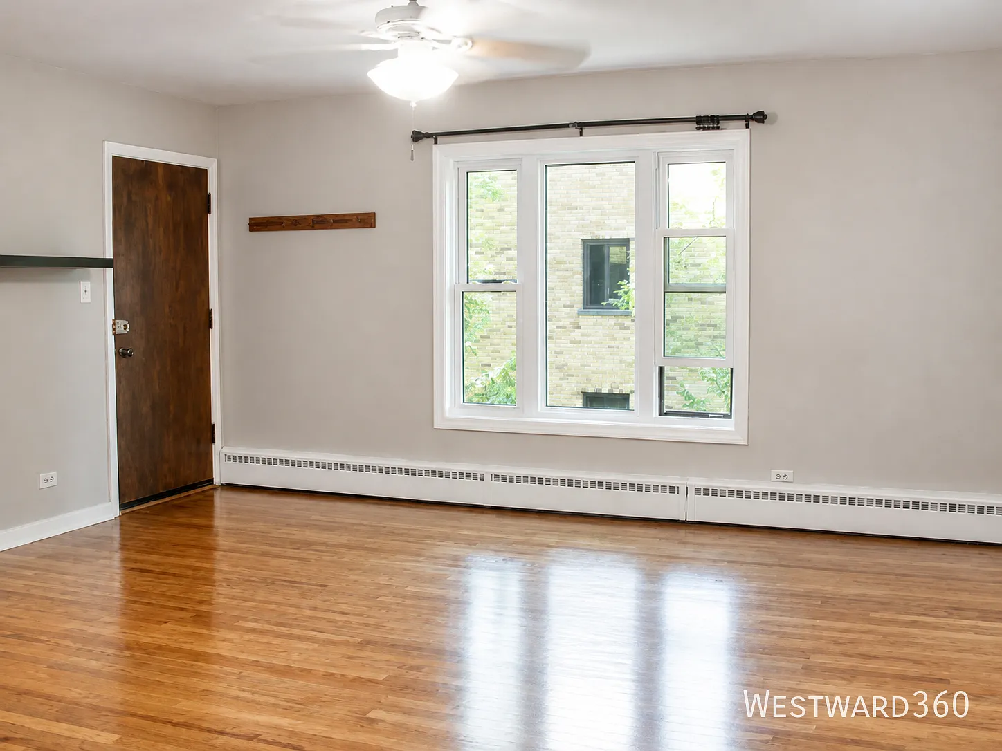 Available now! 2 bedroom in Forest Park — Photo 1