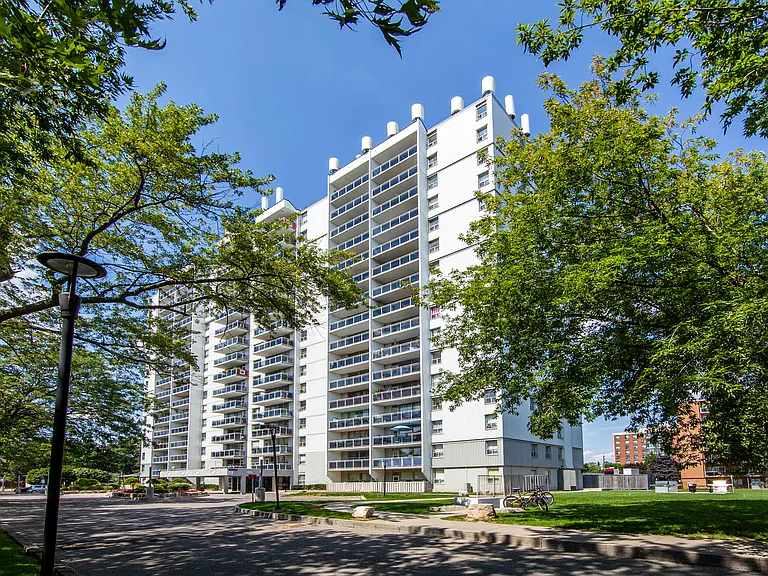 1257 Lakeshore Rd E — Photo 9