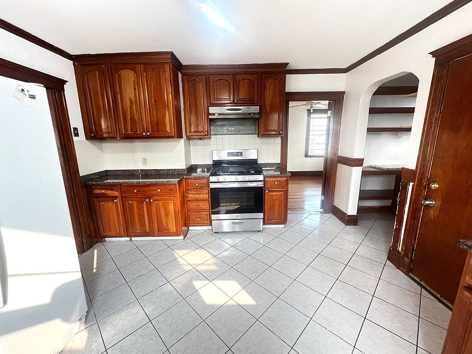 1st image of 103 Saint Andrew Rd #2