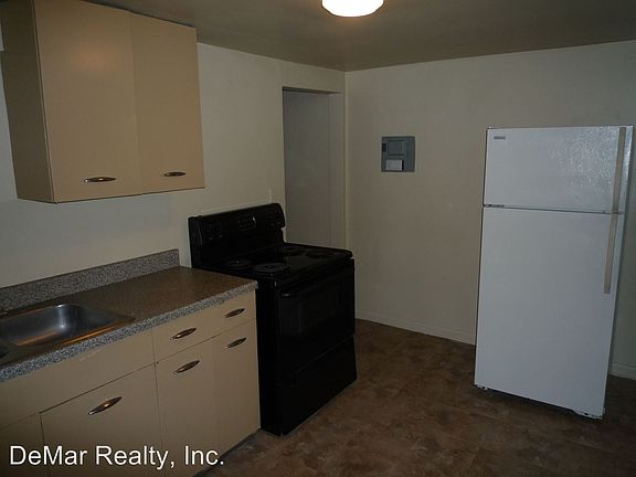 3rd image of 4620 Middle Dr