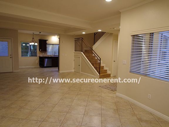 4th image of 233 E Elmwood Ave #3