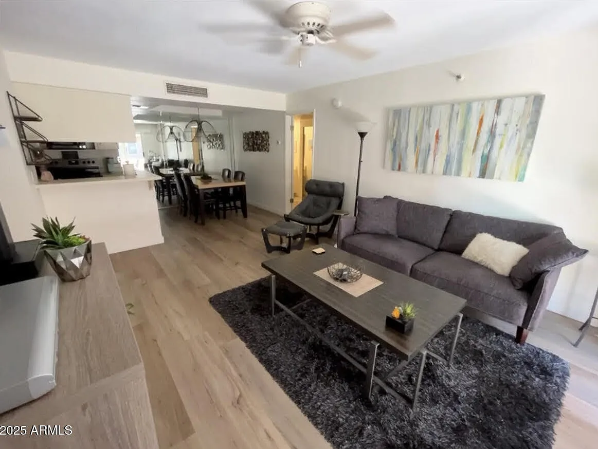 1 bed, 1.0 bath, 685 sqft, $1,450 — Photo 2