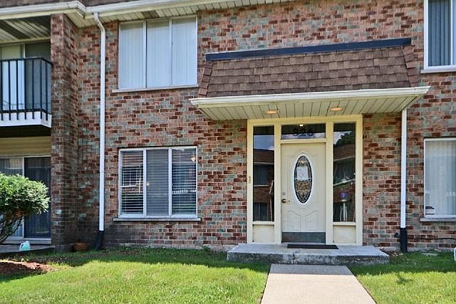 1st image of 826 Sandra Dr APT 1B