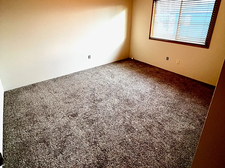 Poplar Dr — Photo 9