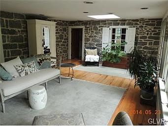 4th image of 110 S Greenwood Ave