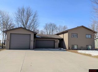 305 5th St, Nicollet, MN 56074